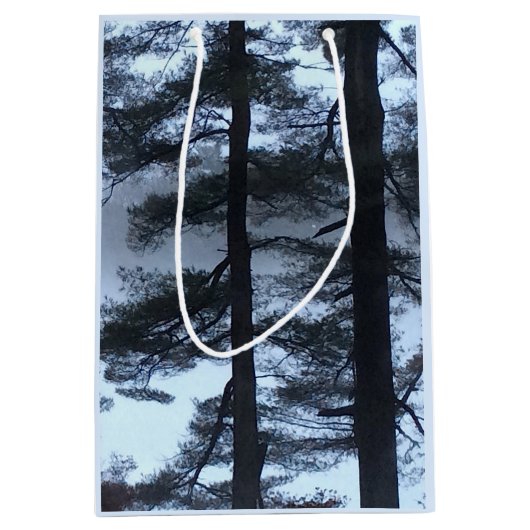 White Pines in a Blizzard — Medium Cadeauzakje (Voorkant)