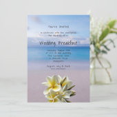 White Plumeria Beach Background Weddenschap Breakf Kaart (Staand voorkant)