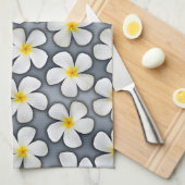 White Plumeria Flowers op Silver Theedoek (Quarter Fold)