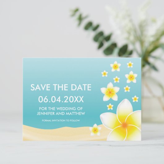 White Plumeria Tropical Wedding Save the Date (Staand voorkant)