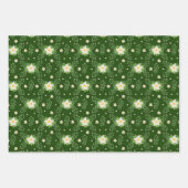 White Poinsettias on Green Red and Blue Background Inpakpapier Vel (Voorkant 3)