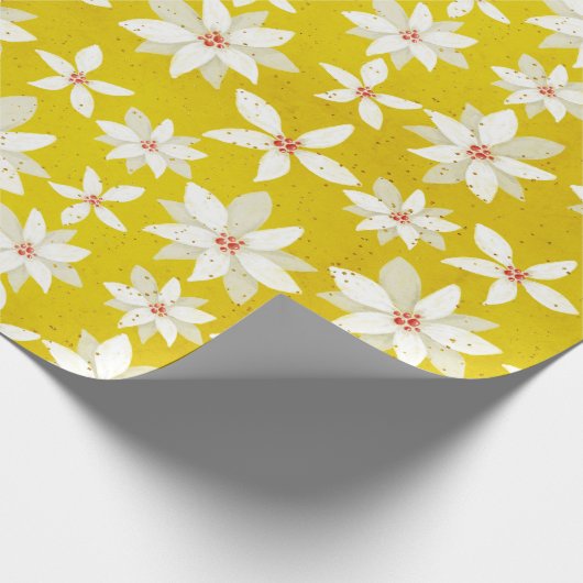 White Poinsettias Red Accents Bright Golden Yellow Cadeaupapier (Hoek)