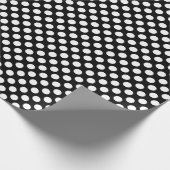 White Polka Dot on Black Wrapping Paper Cadeaupapier (Hoek)