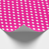 White Polka Dot on Hot Pink Medium Space Cadeaupapier (Hoek)