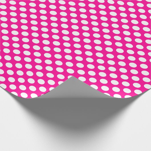 White Polka Dot on Hot Pink Wrapping Paper Cadeaupapier (Hoek)