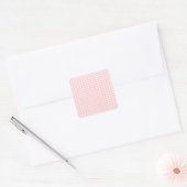 White Polka Dots on Bleek Pink Vierkante Sticker (Envelop)