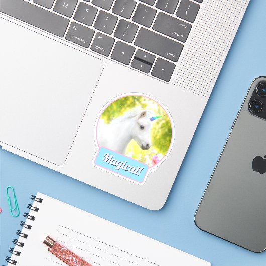White Pony Unicorn Sticker (Laptop met iPhone)