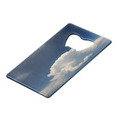White Puffy Cloud Creditkaart Flessenopener (Voorkant Gekanteld)