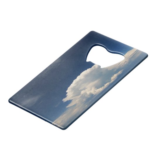 White Puffy Cloud Creditkaart Flessenopener (Voorkant Gekanteld)