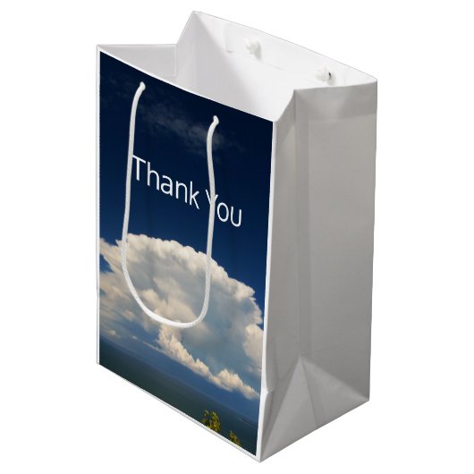 White Puffy Cloud Medium Cadeauzakje (Voorkant Gekanteld)