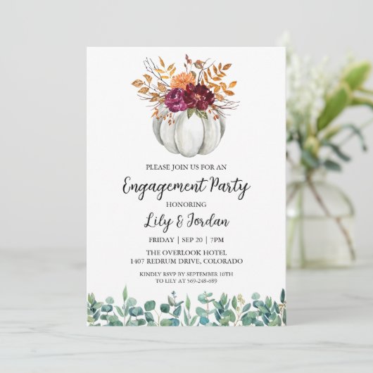 White Pumpkin and Greenery Herfst Engagement Party Kaart (Staand voorkant)
