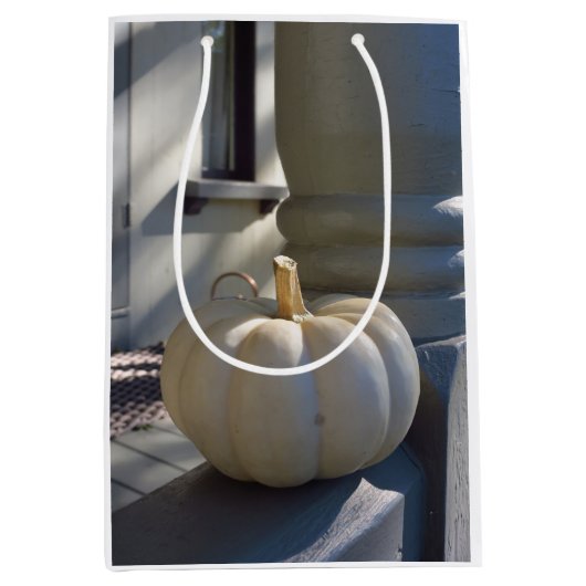 White Pumpkin on the Railing - Martha's Vineyard Medium Cadeauzakje (Voorkant)