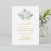 White Pumpkin Wreath Greenery Fall Wedding Folie Uitnodiging (Staand Voorkant)