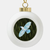 White Raven on Fractal Conifers Keramische Bal Ornament (Voorkant)