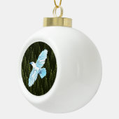 White Raven on Fractal Conifers Keramische Bal Ornament (Rechts)