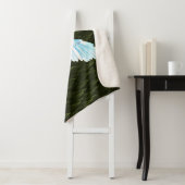 White Raven on Fractal Conifers Sherpa Deken (In situ)