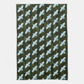 White Raven on Fractal Conifers Theedoek (Verticaal)