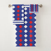 White Red Diamond Stripe Pattern Bad Handdoek (Insitu)