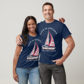 White Red Sail Zeilboot Het leven is beter bij het T-shirt (Unisex)