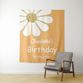 White Retro Modern Daisy Flower Custom Birthday Wandkleed (In situ)