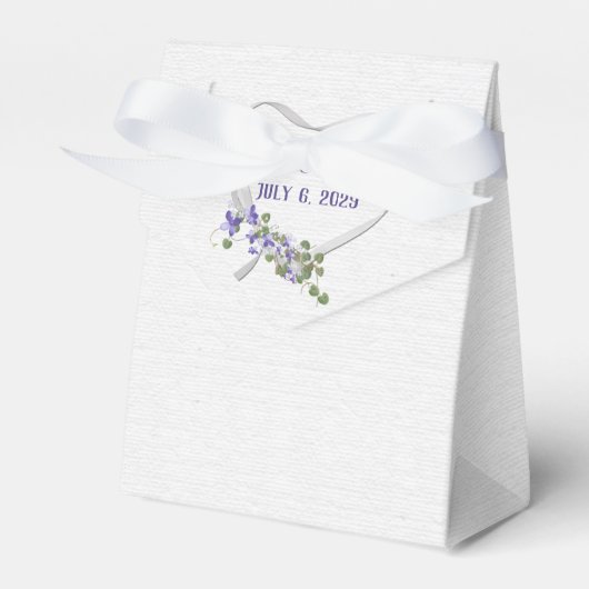 White Ribbon Heart and Purple Flowers Favor Box Bedankdoosjes (Voorkant Zijde)