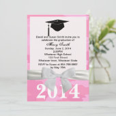 White Ribbon Pink Camouflage Afstuderen Uitnodigin Kaart (Staand voorkant)