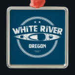 White River Oregon Kayak Metalen Ornament<br><div class="desc">De White Wild and Schilderachtig River, die op de oostelijke hellingen van de Mt. Hood in Oregon aan de White River gletsjer ontspringt, stroomt zo’n 47 mijl door twee wilde natuurgebieden alvorens samen te vloeien met de Deschutes Wild en de Schilderachtig River vijf mijl ten noorden van de riviercentrische Maupin,...</div>
