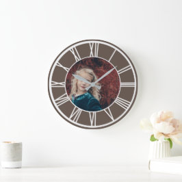 White Roman Numeral Border Dusty Brown voegt foto  Grote Klok
