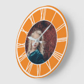 White Roman Numeral Border Sinaasappel Voeg de Ron Grote Klok (Hoek)