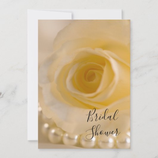 White Rose and Pearls Bridal Shower Invitation Kaart (Voorkant)