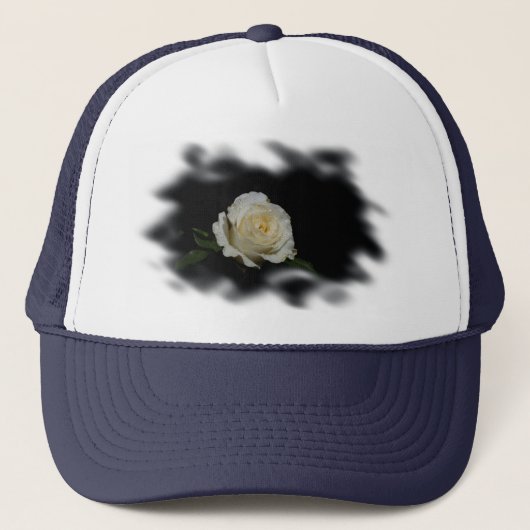 White Rose Burned Edges Trucker Pet (Voorkant)
