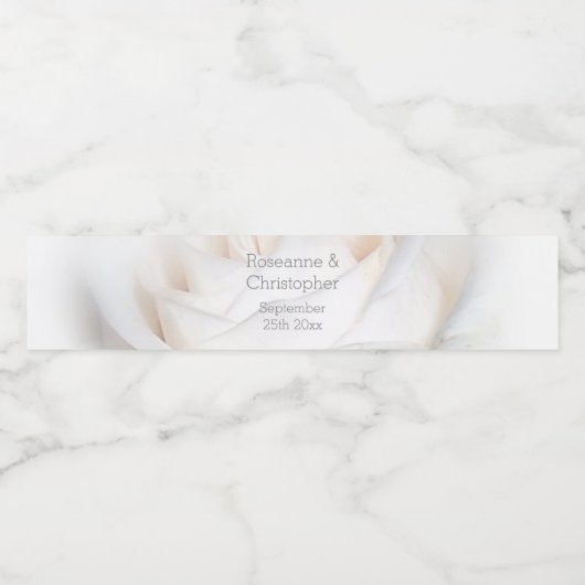 White Rose Design Wedding Waterfles Etiket (Enkel label)