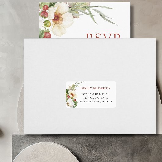 White Rose en Wild Strawberry Wedding RSVP Etiket
