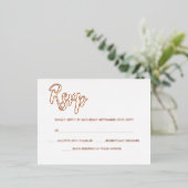 White Rose Gold Modern Script Calligraphy RSVP Folie Uitnodiging Briefkaart (Staand Voorkant)
