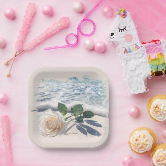 White Rose On Beach Sand Papieren Bordje (Feest)