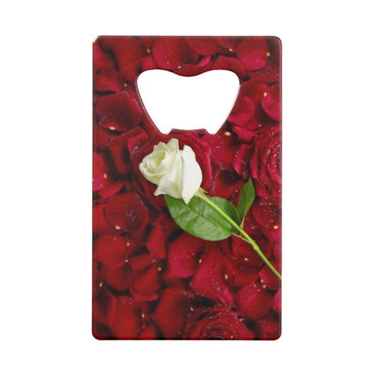 White Rose on Red Petals Creditkaart Flessenopener (Voorkant)