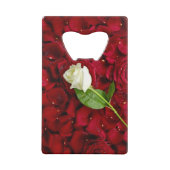 White Rose on Red Petals Creditkaart Flessenopener (Achterkant)