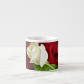 White Rose on Red Petals Espresso Kop (Voorkant)