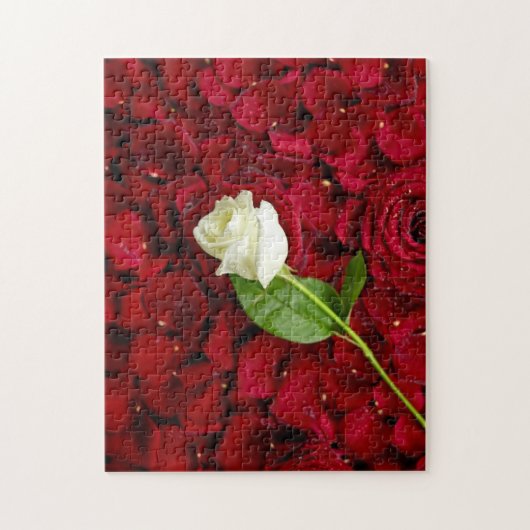 White Rose on Red Petals Legpuzzel (Verticaal)