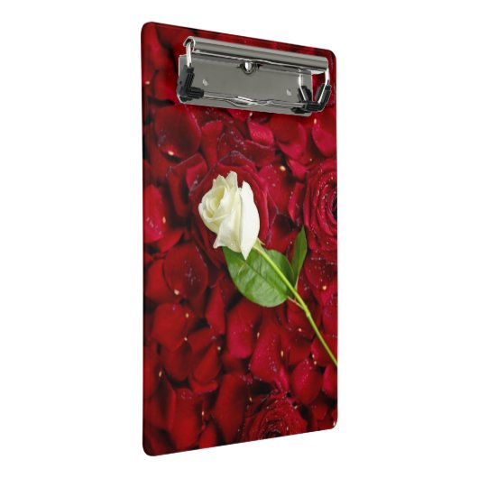 White Rose on Red Petals Mini Klembord (Schuin)