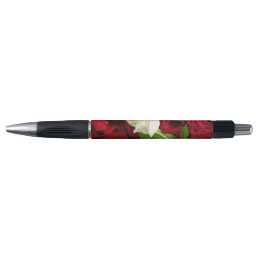 White Rose on Red Petals Pen (Voorkant)