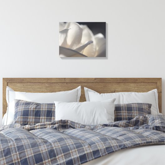 White Rose Petals Flower Canvas Afdruk (Insitu (Slaapkamer))