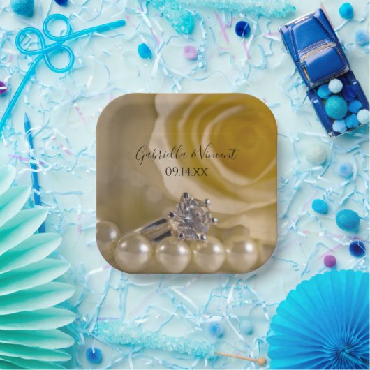 White Rose, Ring and Pearls Wedding Papieren Bordje (Feest)