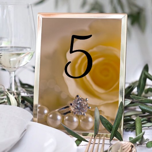 White Rose, Ring and Pearls Wedding Table Numbers Kaart