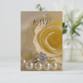 White Rose Ring Pearls Wedding RSVP Response Kaart (Staand voorkant)