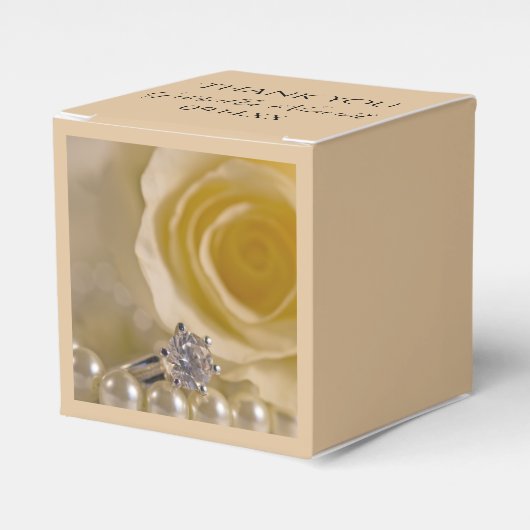 White Rose, Verloving Ring and Pearls Wedding Bedankdoosjes (Voorkant Zijde)
