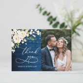 White Roses Blue Wood Lantern Foto Weddenschap Bedankkaart (Staand voorkant)