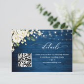 White Roses Blue Wood Lantern Wedding QR code Informatiekaartje (Staand voorkant)