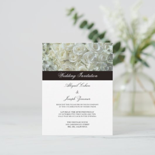 White Roses bruiloft uitnodiging Briefkaarten (Staand voorkant)
