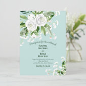 White Roses en Baby's Breath op Bleke Blauwe Bruil Kaart (Staand voorkant)